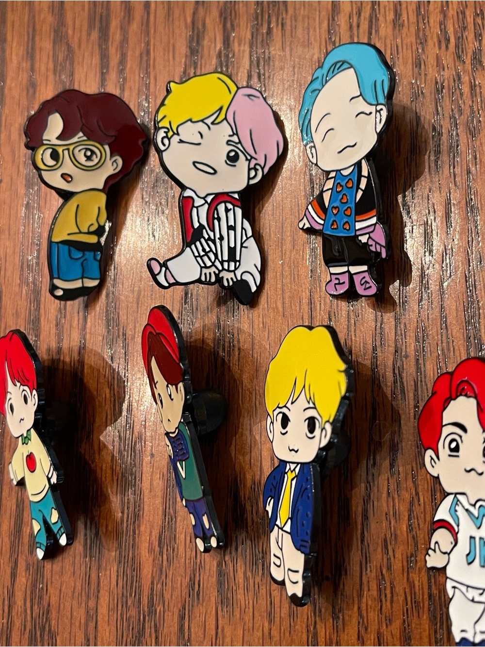 7 BTS KPOP set of metal, enamel pins-NEW